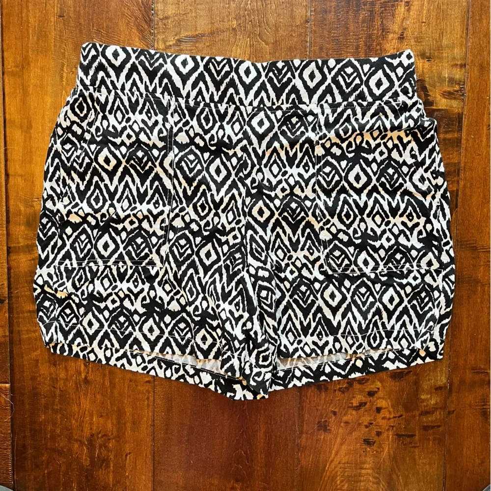 3 pairs Wildfox Flowy Shorts - Picture 6 of 9